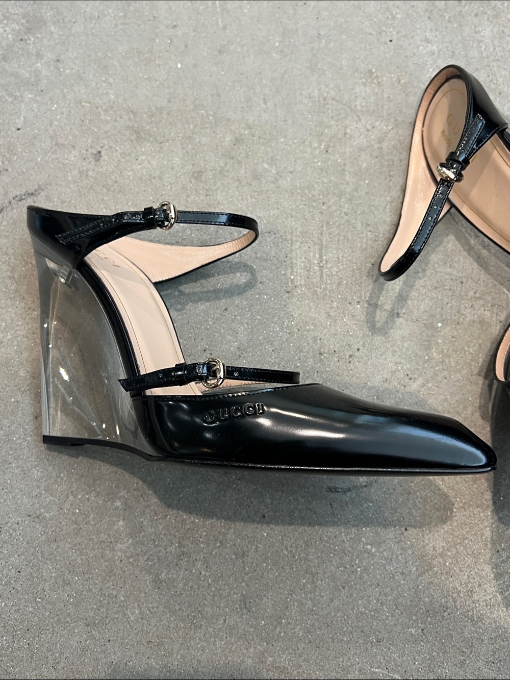 Gucci Black Patent Pointed Pumps with Clear Wedge - Picture 5 of 9